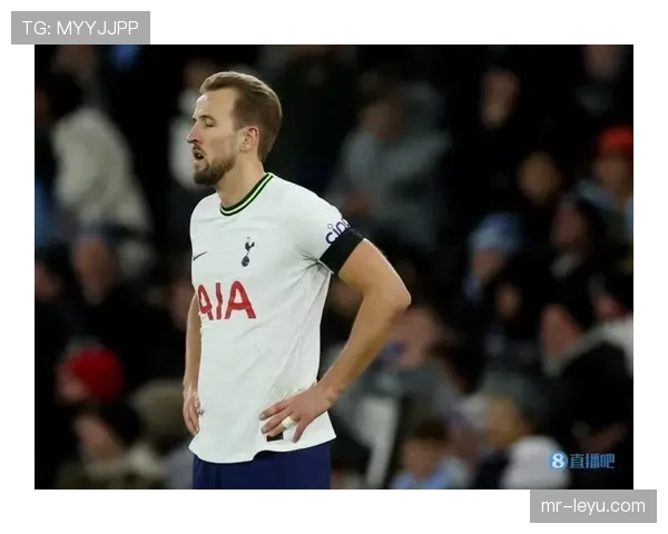 奥斯梅恩与本泽马：射门效率差异与战术角色适配性解析